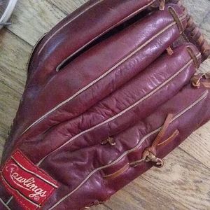 Lefty baseball glove